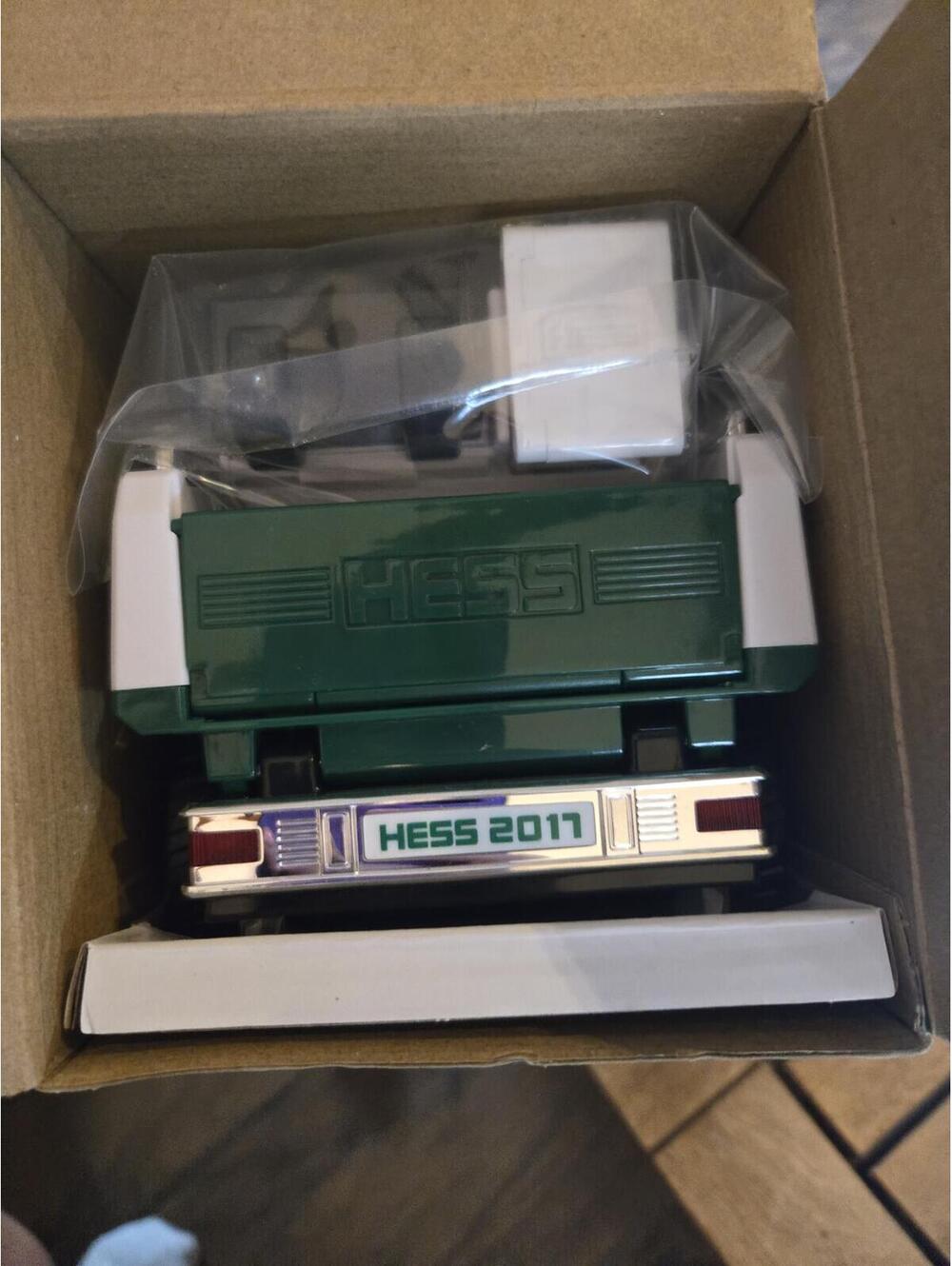 Hess 2011 Dump Truck and Loader Toy Truck Set in Box - Picture 6 of 6